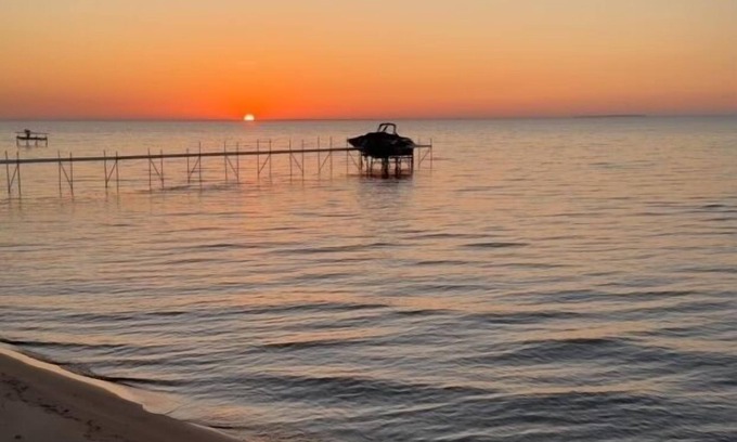 Pigeon House | Beautiful 5-bedroom beach house on North Shore of Sand Point, near Caseville MI