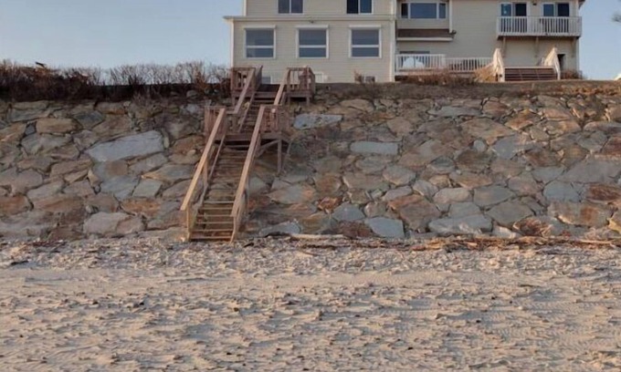 Plymouth House | Beautiful 5 BR 3 Bath Ocean Front with Private Beach!