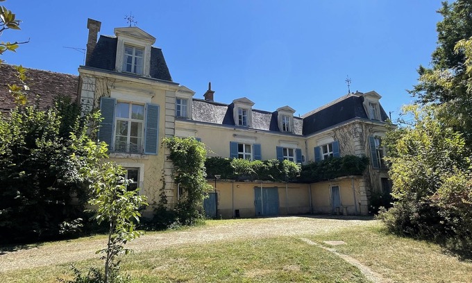 Le Pechereau Villa | Beautiful 6 bedroom villa with private pool, parking and large garden