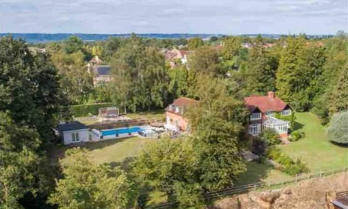 Maidstone House | Beautiful 6 Bedroom Home with Pool & Hot Tub