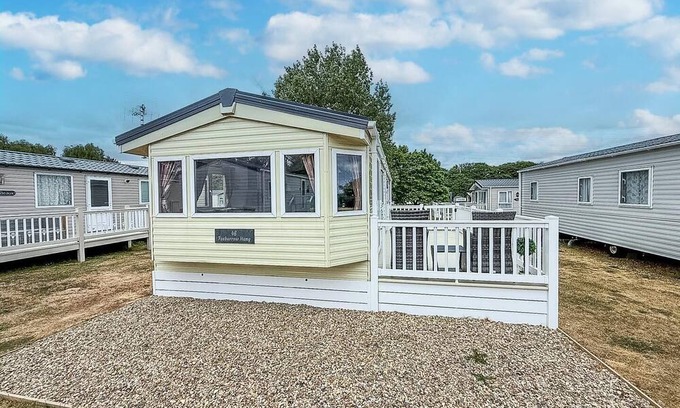 Hopton House | Beautiful 8 berth caravan with decking at Caldecott Park, Norfolk ref 91046C