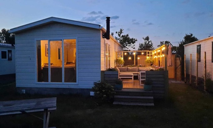 Petten Ski Chalet | Beautiful and comfortably furnished chalet 400 meters from the beach of Petten.