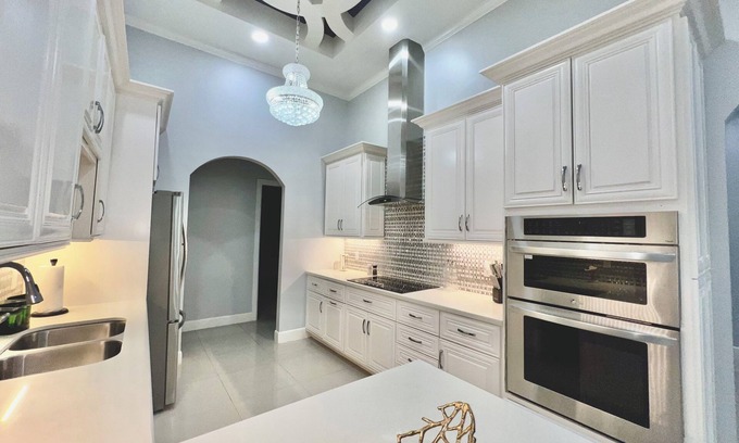 Pharr House | Beautiful and Expansive Home in the heart of Pharr