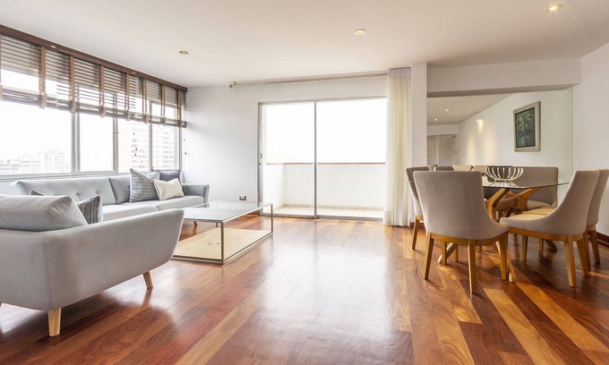 San Antonio Apartment | Beautiful and Freshly remodel Condo in the heart of Miraflores