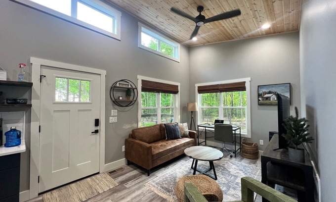Lenoir City Cottage | Beautiful and Private Modern Cottage on 20 Acre Flower Farm!