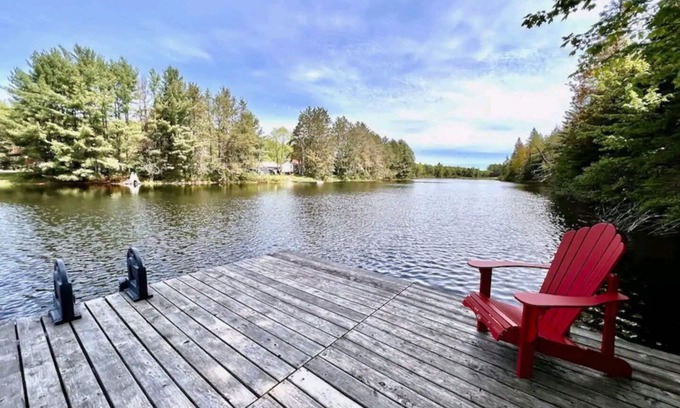 Haliburton Cottage | beautiful and private cottage by the water