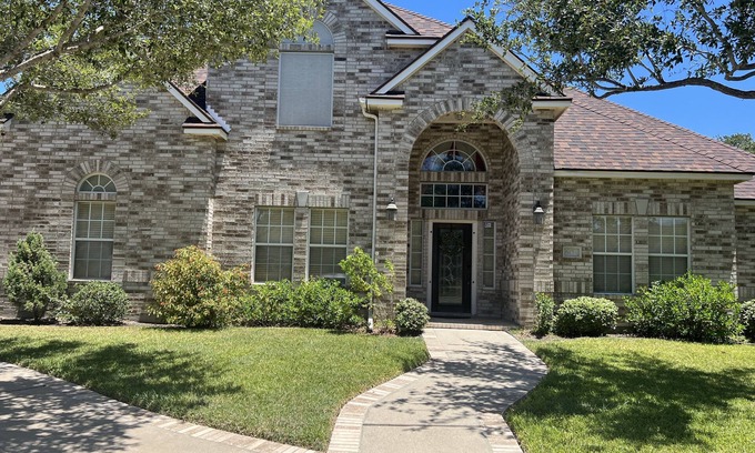 South Side House | Beautiful and Spacious Home-Just minutes from beaches
