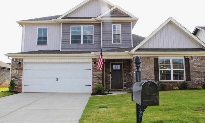 Normal House | Beautiful and spacious 4 bedroom home with loft and large yard.