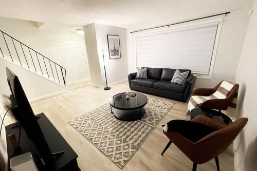 East Kildonan House | Beautiful and Spacious 3 BDR 3 Beds Home