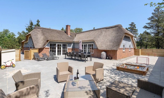 Kongsmark House | Beautiful and spacious cottage with pool.