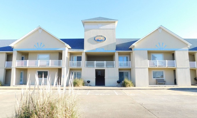 Hatteras Condo | Beautiful and Spacious, 2 bed 2 full bath, pool and jacuzzi, steps to the ocean