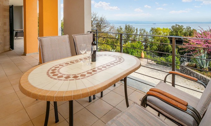 Donji Kraj Apartment | Beautiful apartment in Moscenicka Draga