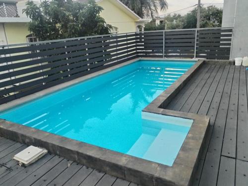 Midlands Apartment | Beautiful Apartment in Albion in gated community with shared pool
