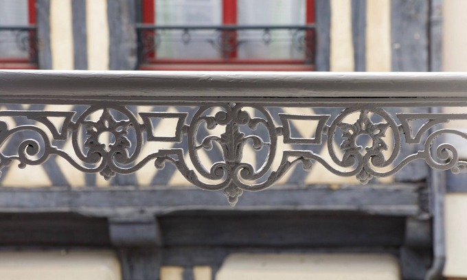 Pont-l'Eveque Apartment | Beautiful apartment in a townhouse with a garden, fully renovated in 2021.