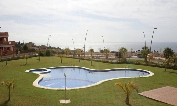 Los Puertos Apartment | Beautiful apartment 500 m from the beach with private garden and sea views