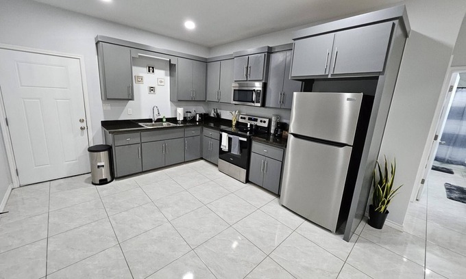 Weslaco Apartment | Beautiful Apartment 9 min to Mercedes Outlets