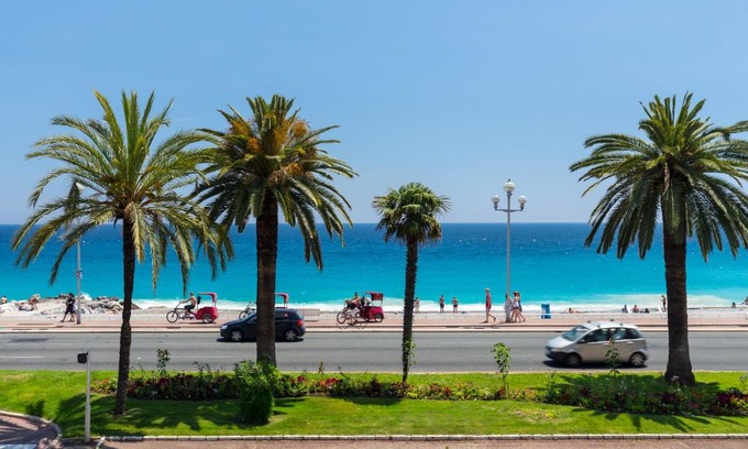La Californie Apartment | Beautiful apartment by the sea front