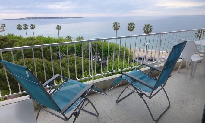 Cannes Old Town Apartment | Beautiful apartment comfortable, sea view, 50 m from the beach, Cannes, 4 people