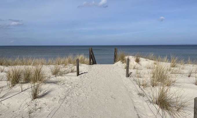 Lubmin Apartment | Beautiful apartment for 4 people with WIFI, TV, terrace and pets allowed