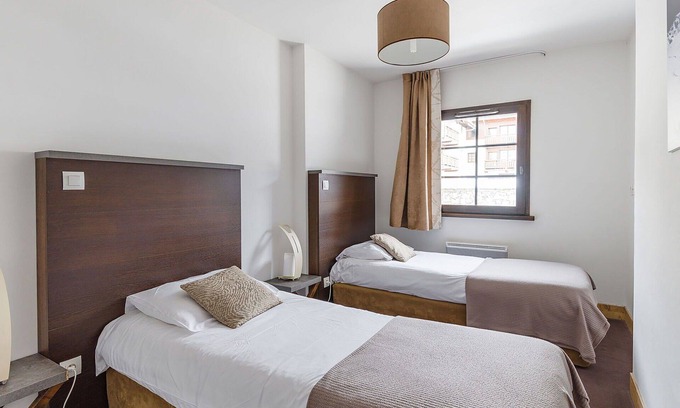 Les Gets Apartment | Beautiful apartment for 8 people with WIFI, pool, TV, terrace and pets allowed