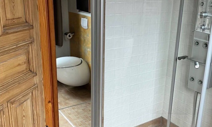 Strehlen Apartment | Beautiful apartment for 4 people with WIFI, TV, balcony and parking