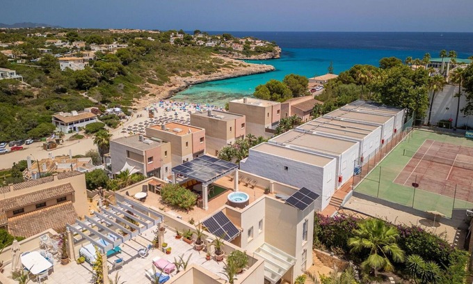 Cala Romantica Apartment | Beautiful apartment for 6 guests with pool, A/C, hot tub, TV and terrace