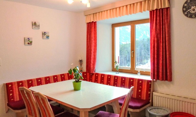 Oetz Apartment | Beautiful apartment for 8 guests with WIFI, TV, balcony, pets allowed and parking