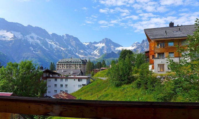 Murren Apartment | Beautiful apartment for 10 people with WIFI, TV and balcony