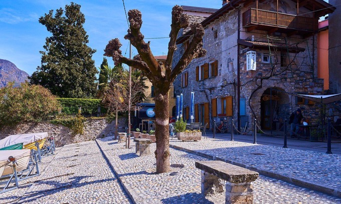 Claino Con Osteno Apartment | Beautiful apartment for 4 guests with TV and parking