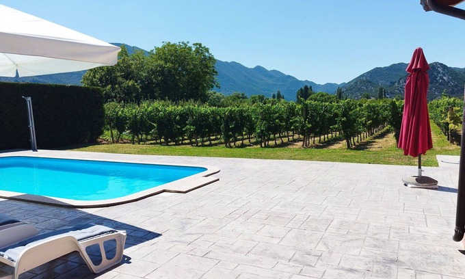 Dusina Apartment | Beautiful apartment for 8 guests with private pool, A/C, WIFI, TV, terrace and parking