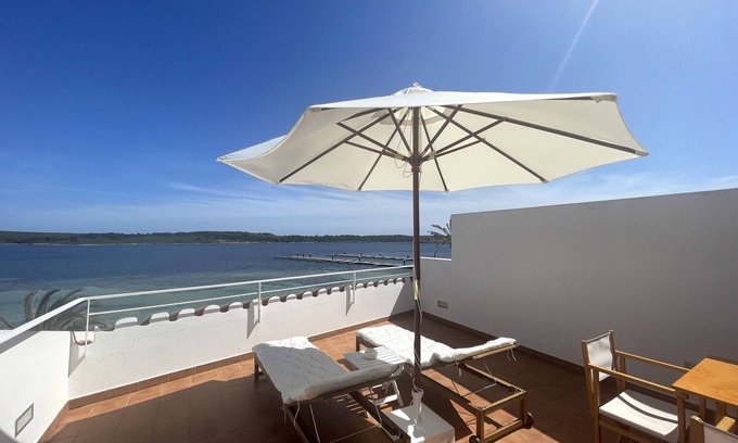 Fornells Apartment | Beautiful apartment in very front of the sea