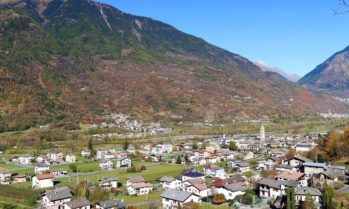 Bianzone House | Beautiful apartment in villa for 8 guests with WIFI, A/C, TV, terrace and pets allowed