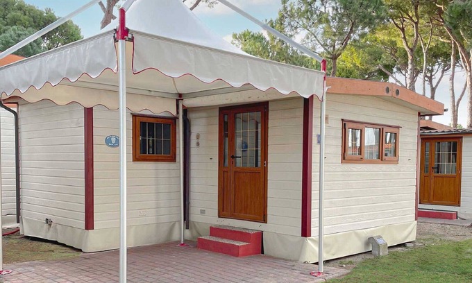 Cavallino-Treporti House | Beautiful apartment in villa for 4 people with WIFI, pool, A/C, TV, patio and pets allowed