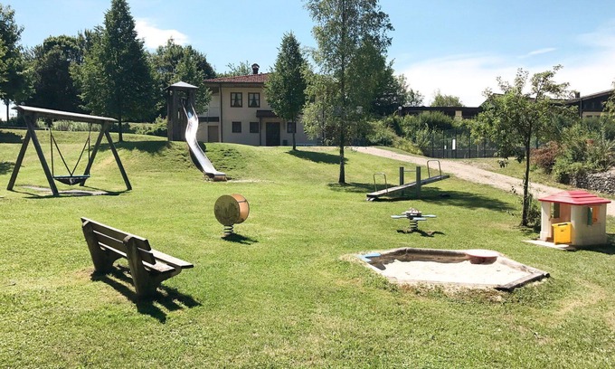 Siegsdorf House | Beautiful apartment in villa for 4 guests with TV, balcony and pets allowed