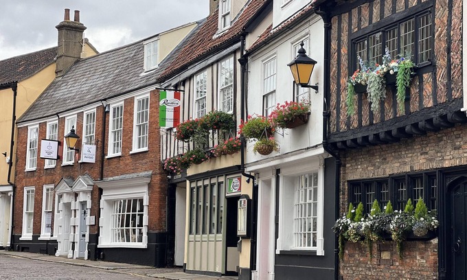 Norwich Apartment | Beautiful Apartment in the Cathedral Grounds