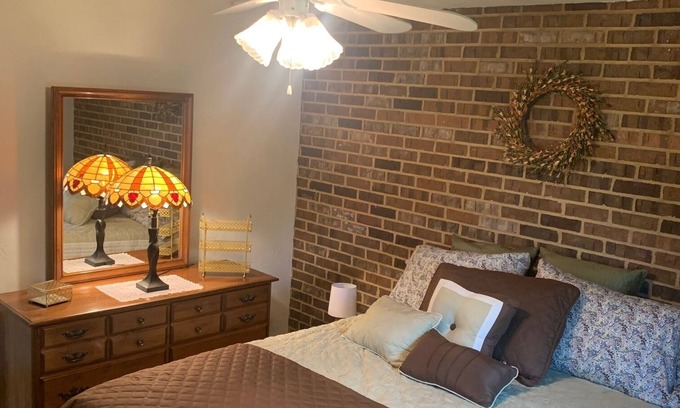 Johnstown House | Beautiful Apartment, Lots of room, large sun deck, great relaxing location