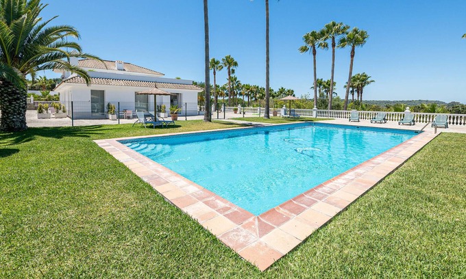 Brena y Marismas de Barbate Natural Park Apartment | Beautiful apartment with outdoor pool, located very close to beautiful nature and only 3 km from the