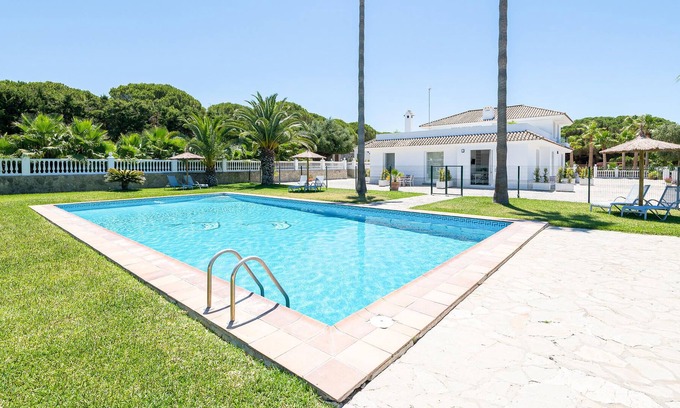Brena y Marismas de Barbate Natural Park Apartment | Beautiful apartment with outdoor pool, located very close to beautiful nature and only 3 km from the