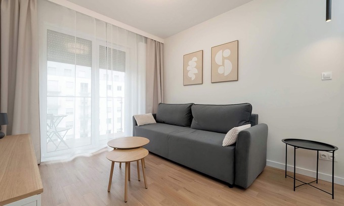Nowe Miasto Apartment | Beautiful Apartment with Balcony by Noclegi Renters