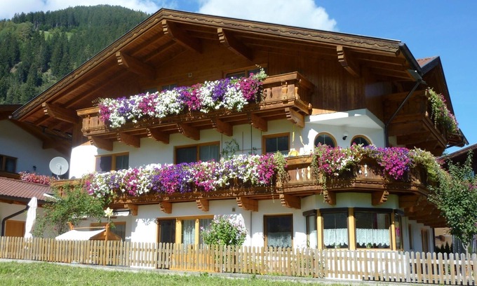 Neustift Im Stubaital Apartment | Beautiful, modern apartment in a quiet, central location with mountain views