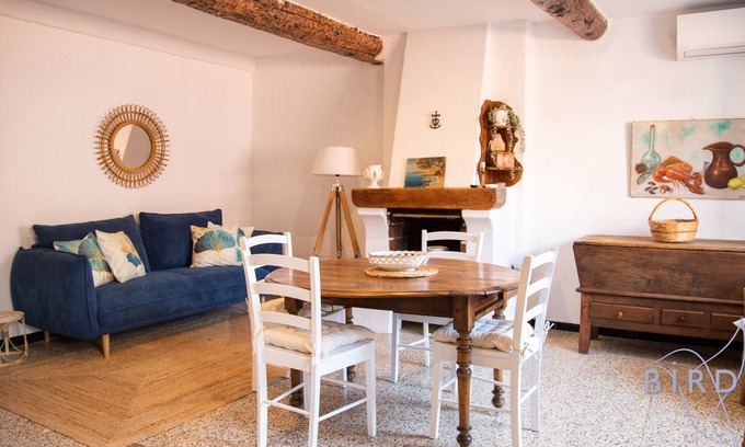 Antibes City Centre Apartment | Beautiful authentic apartment in the heart of old Antibes