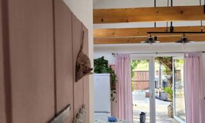 Harrietsham Cottage | Beautiful barn with private log fired hot tub overlooking the North Downs.