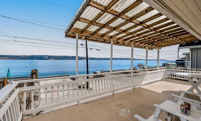 Camano Island House | Beautiful Bayfront House w/WiFi, Beach Access, Bay/Mountain Views, & Fireplace