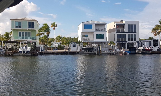 Key Largo RV Rental | Beautiful Bayfront Tropical Oasis