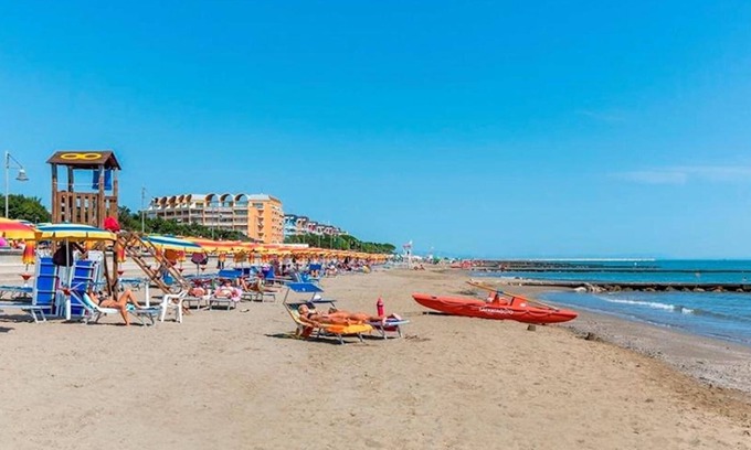 Porto Santa Margherita Apartment | Beautiful beach apartment with shared swimming pool