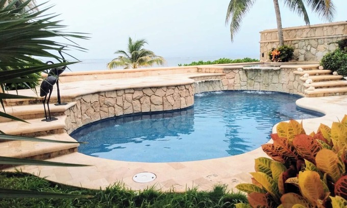 Puerto Morelos House | Beautiful Beach Front Luxury House with Pool 5BR/5BA Opt +1ap