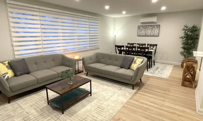 Westboro Apartment | Beautiful Beach House in Trendy Neighbourhood