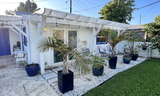 Palm Beach - West Palm Beach Cottage | Beautiful beach inspired cottage@Old Northwood 10min to PBI, beach, downtown WPB