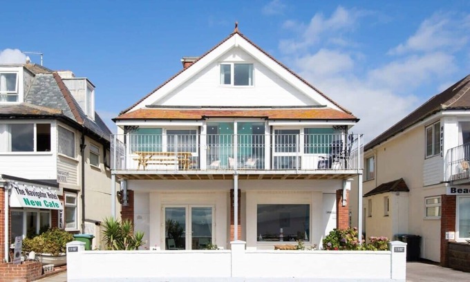 Bognor Regis House | Beautiful Beachfront House wth Balcony & Sea Views
