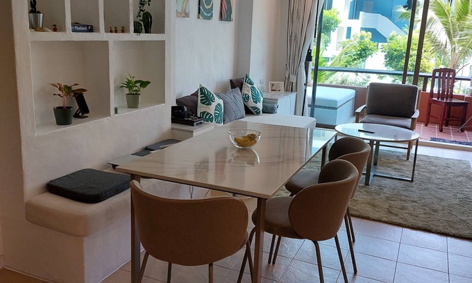 Khao Tao Condo | Beautiful Beachfront Condo in Khaotaon2-BR, WiFi, 55" TV New Renovated